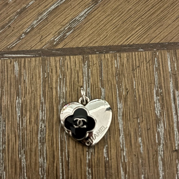 Chanel Black Heart Charm - Picture 1 of 6